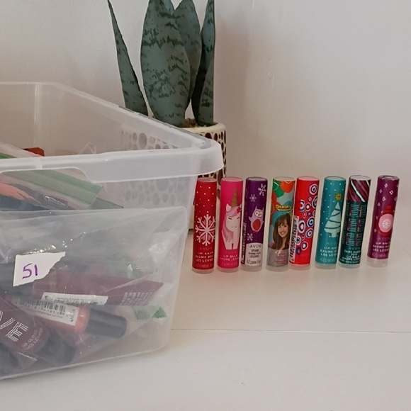 Avon Colorful Lip Balm Collection huge lot of chapstick - Picture 5 of 5